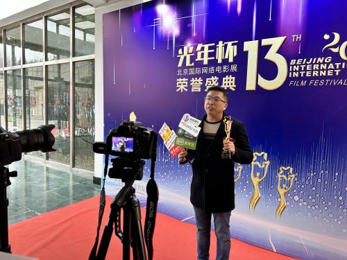 豎屏短劇大爆發(fā) 羅英杰斬獲最佳導演制片雙料榮譽